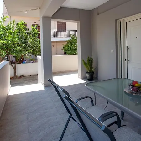 Maira House Apartment *