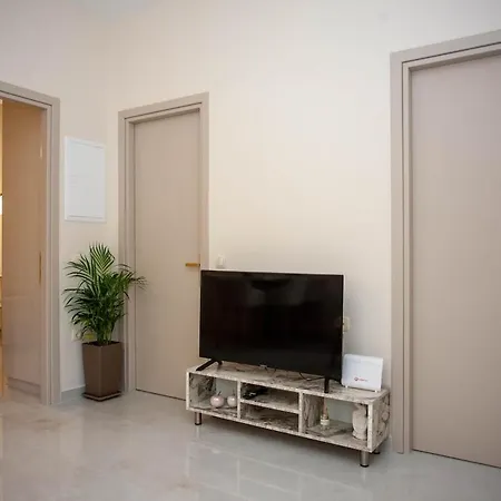 Maira House 公寓 *